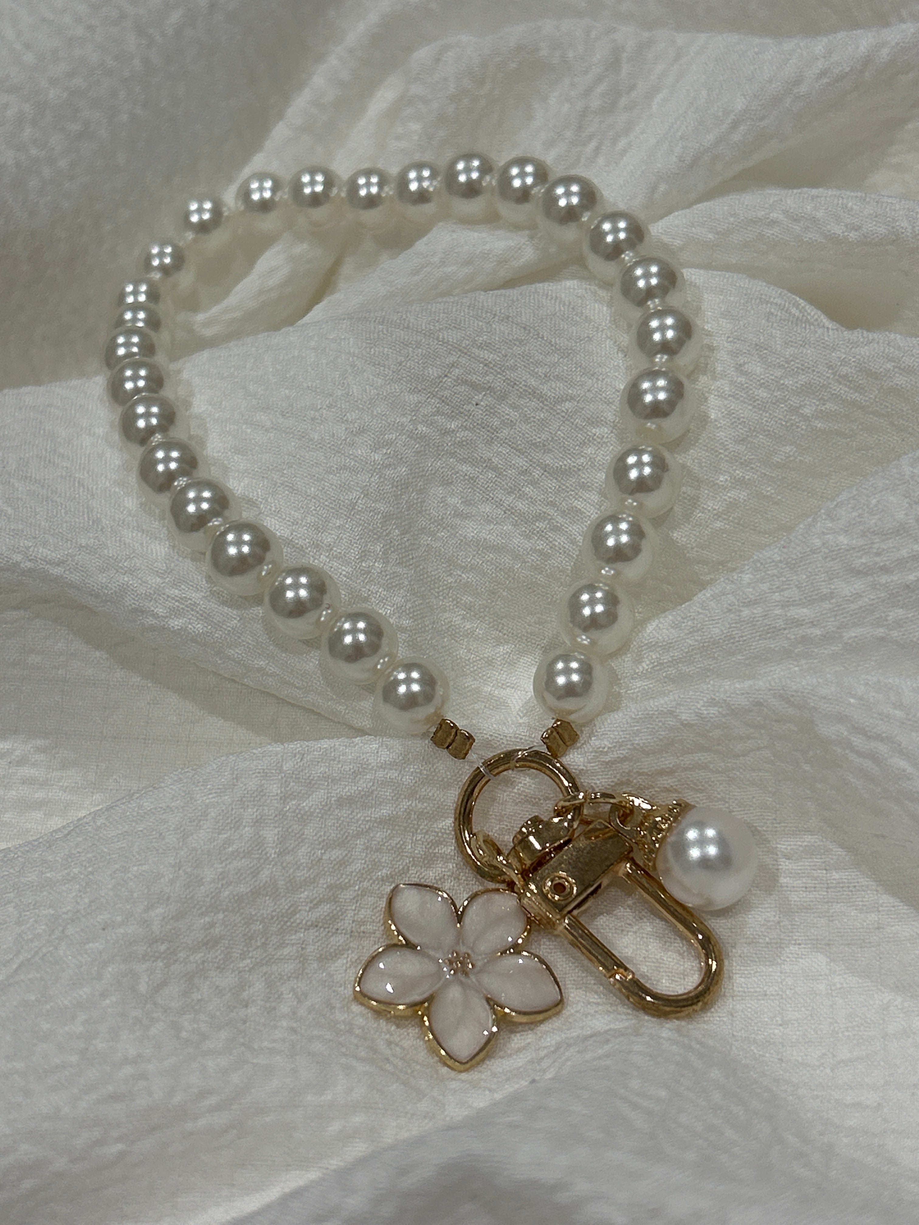 Chaîne fleur blanche